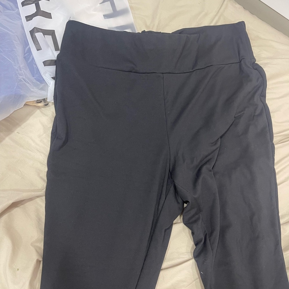 WOMEN Black Leggings